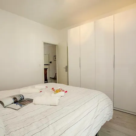 Διαμέρισμα Sleeps 6 *