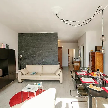 Sleeps 6 *